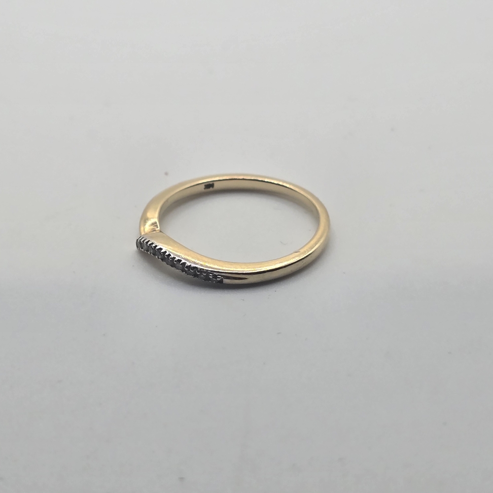 7.5 14k Gold and Diamond Women's Ring - Picture 7 of 9
